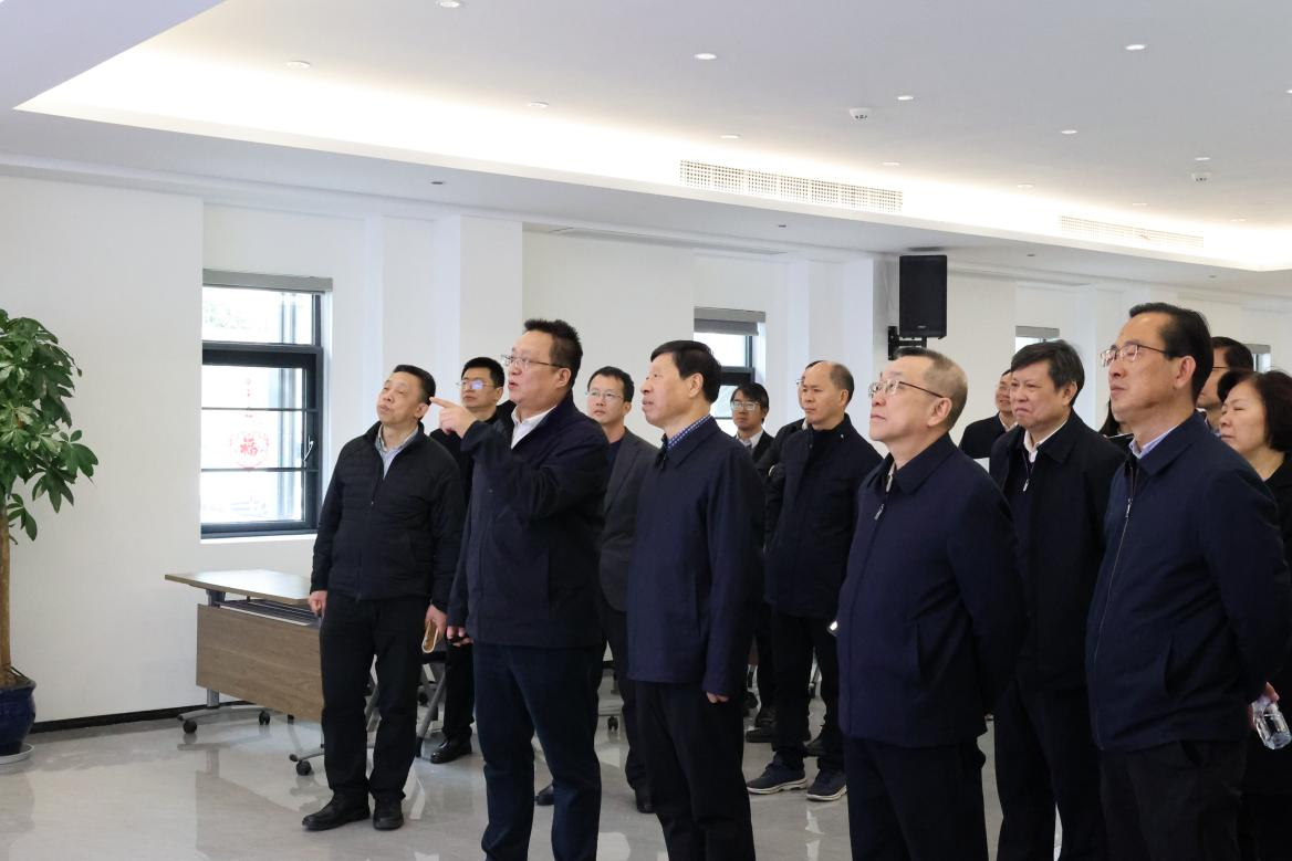 省政协副主席张维国一行到湖北文投调研